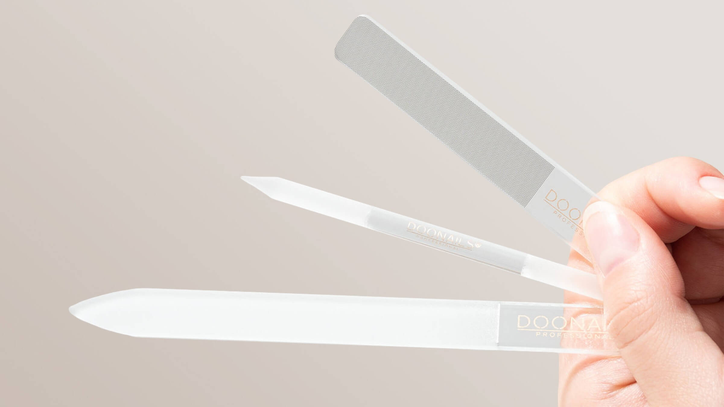 Une brillance absolue - Comment les accessoires en verre vont révolutionner ta manucure - Doonails France