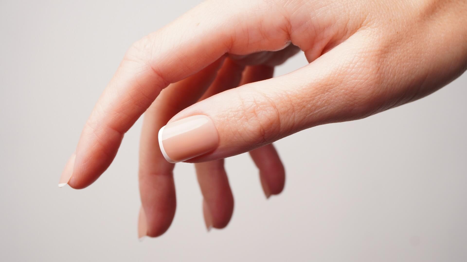 Old Money Aesthetic: Des designs d'ongles rayonnant le luxe discret - Doonails France