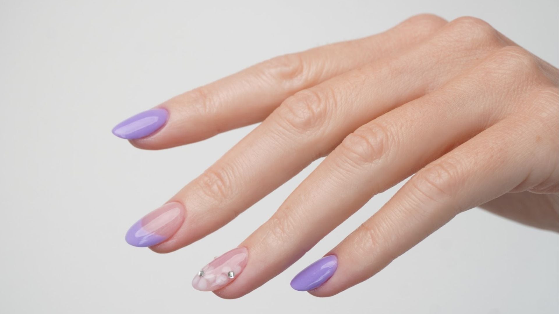 Ongles ronds : 6 designs inspirants - Doonails France