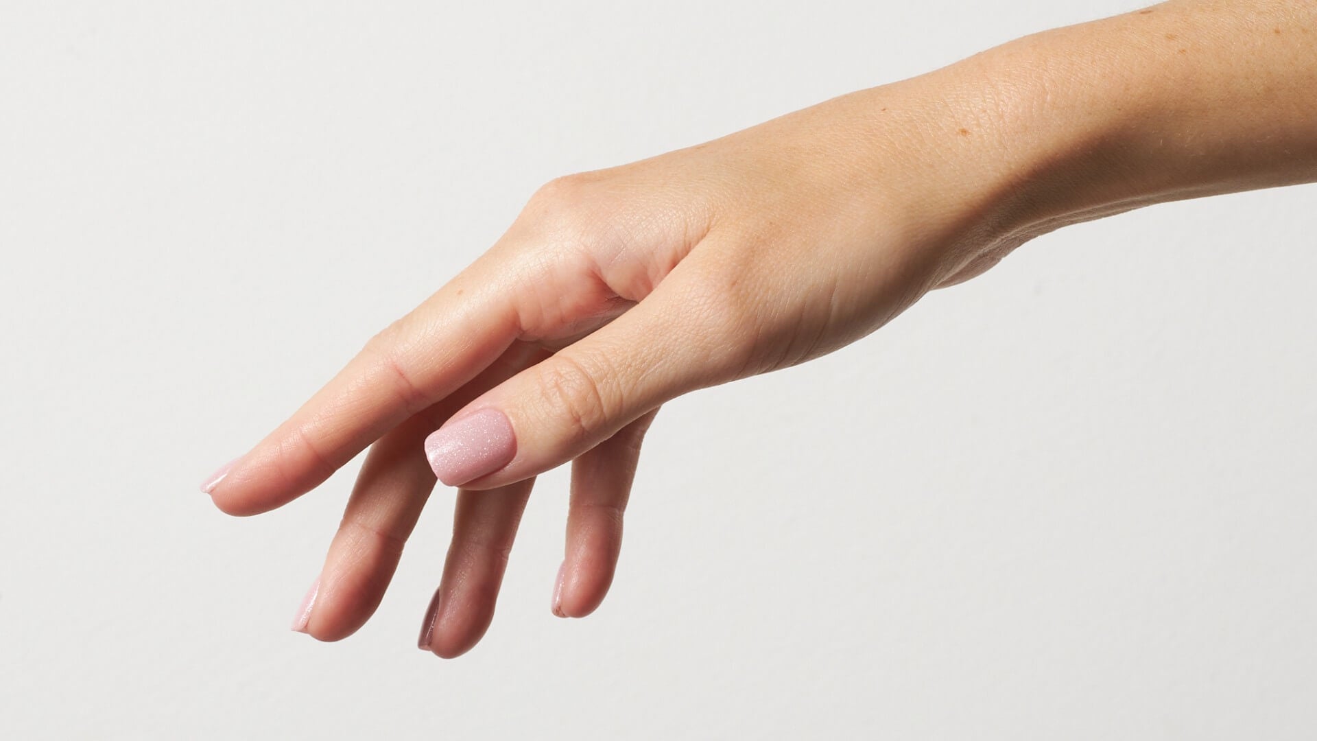 Deux mains gauches ? Nos conseils pour bien dipper avec ta main non dominante - Doonails France