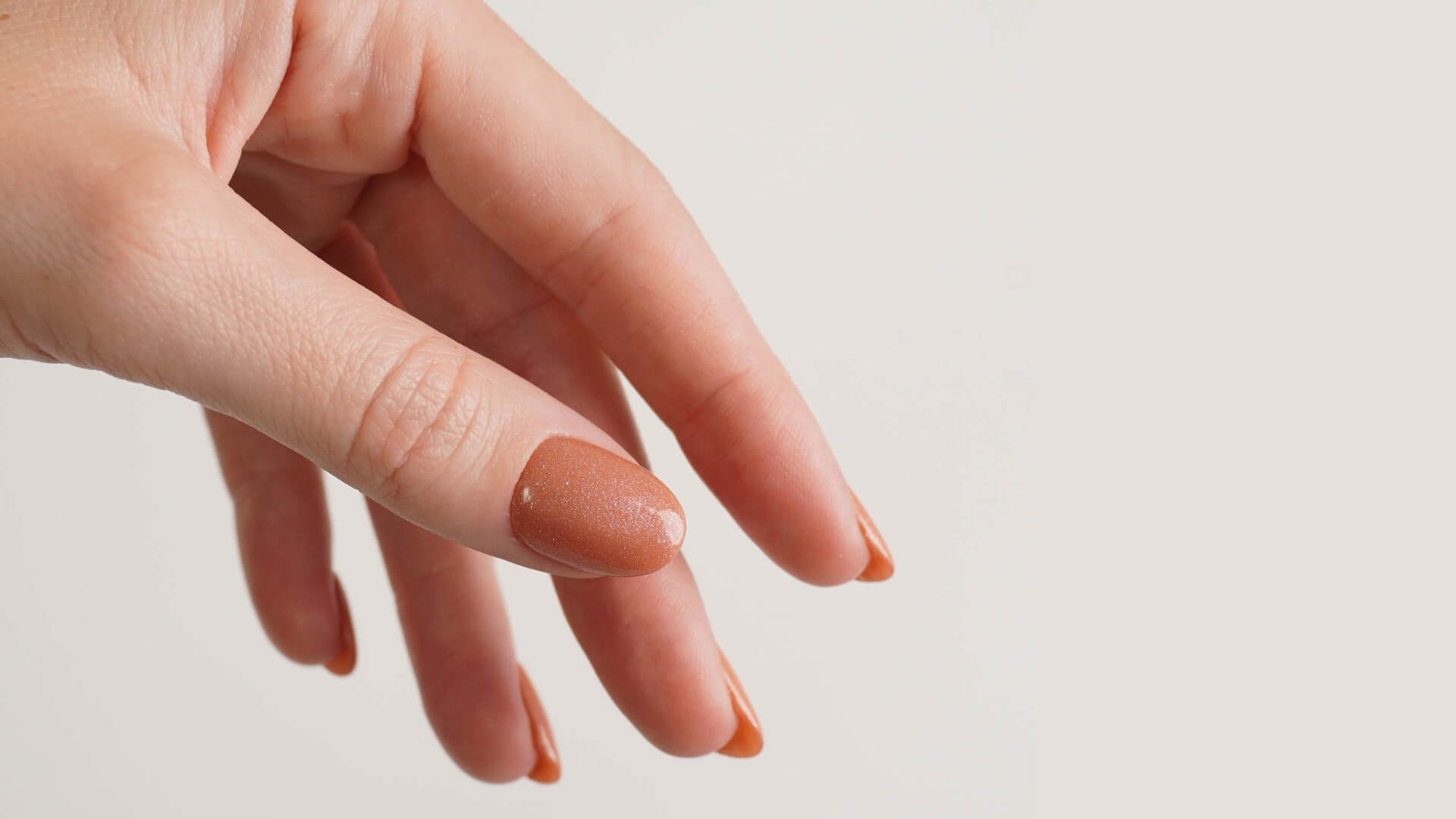 Ongles ovales : comment réussir cette forme très tendance ? - Doonails France
