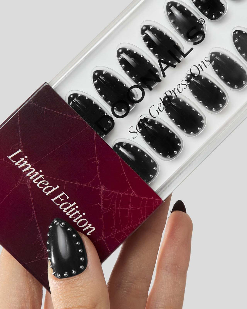 Édition Limitée Oxblood Studs Courte Amande Press On en Gel Souple