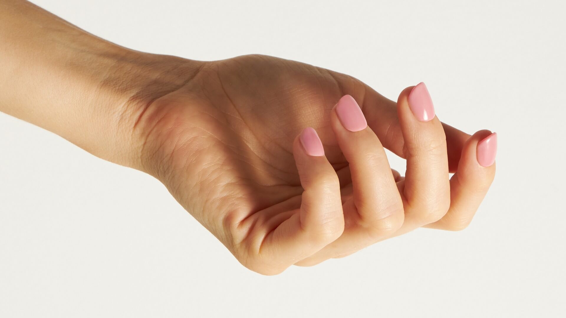 Smooth Criminal - Conseils pour des contours d'ongles réguliers - Doonails France