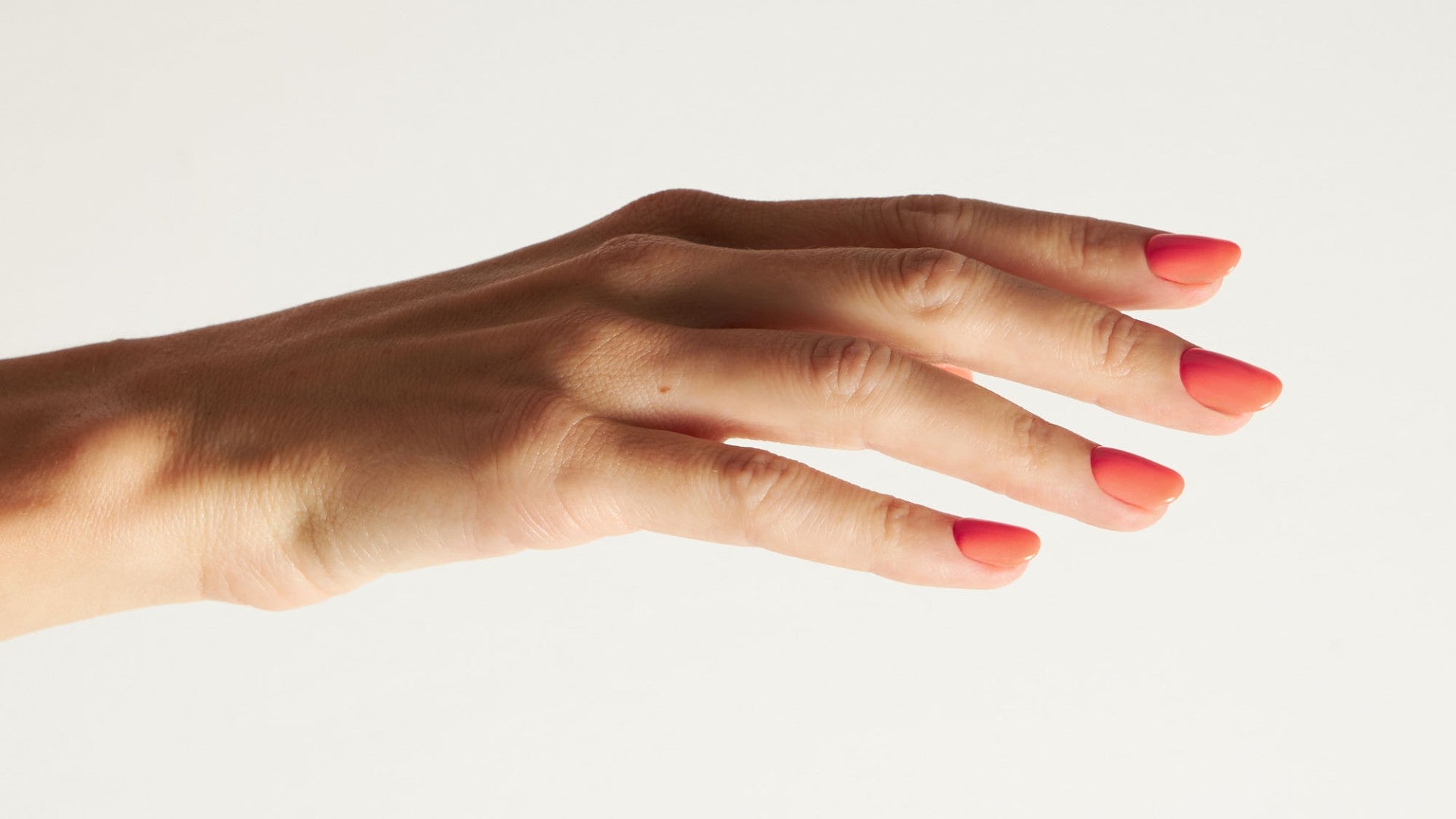 En pleine floraison : les 10 meilleures couleurs de printemps pour tes ongles - Doonails France