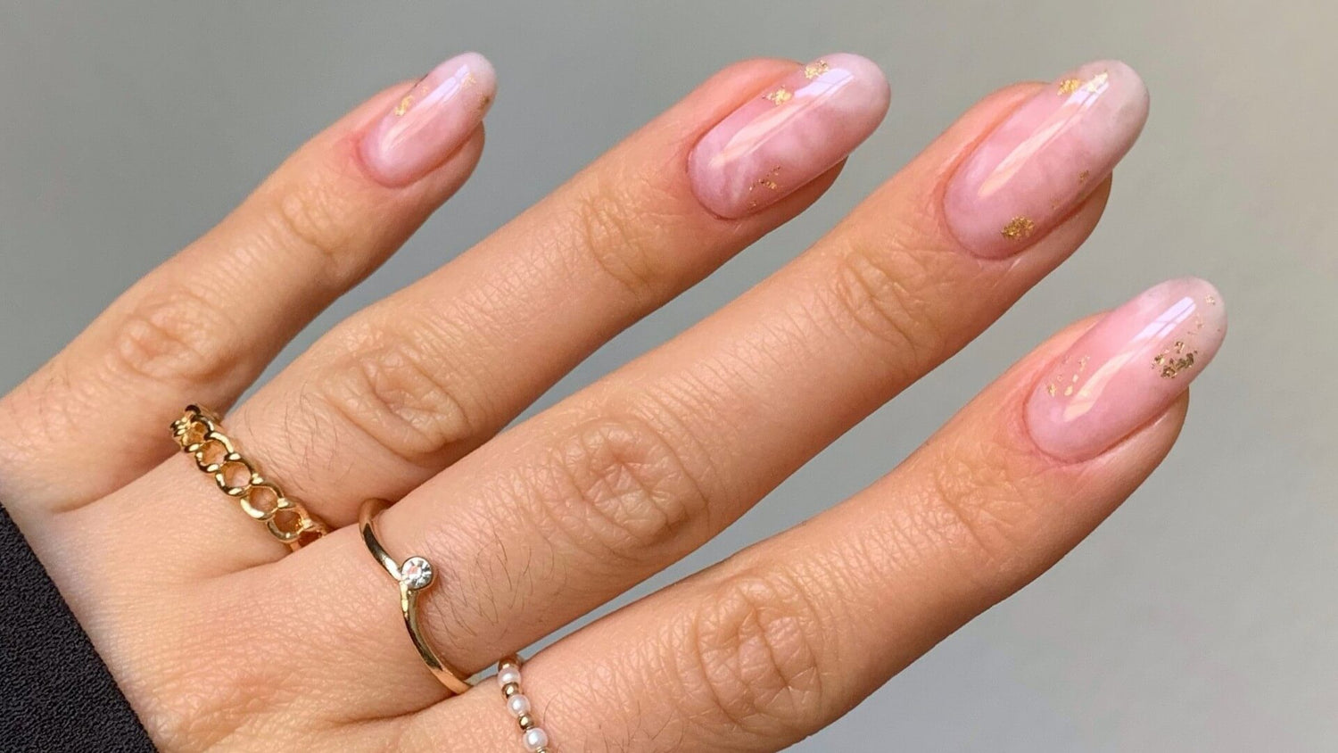 Ongles ovales et en forme d'amande