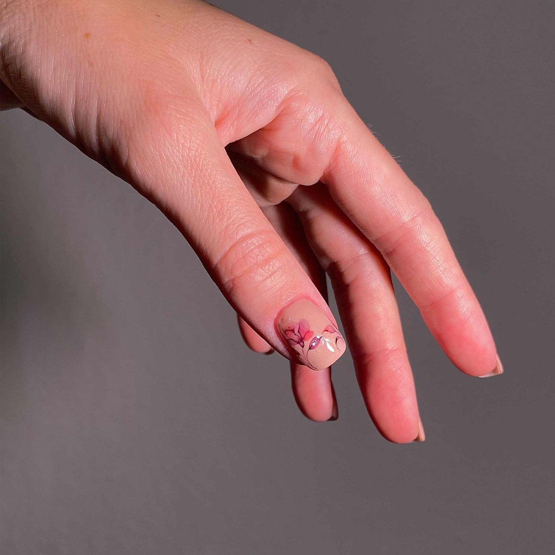 Tatouage sur ongles : tout savoir sur cette tendance 