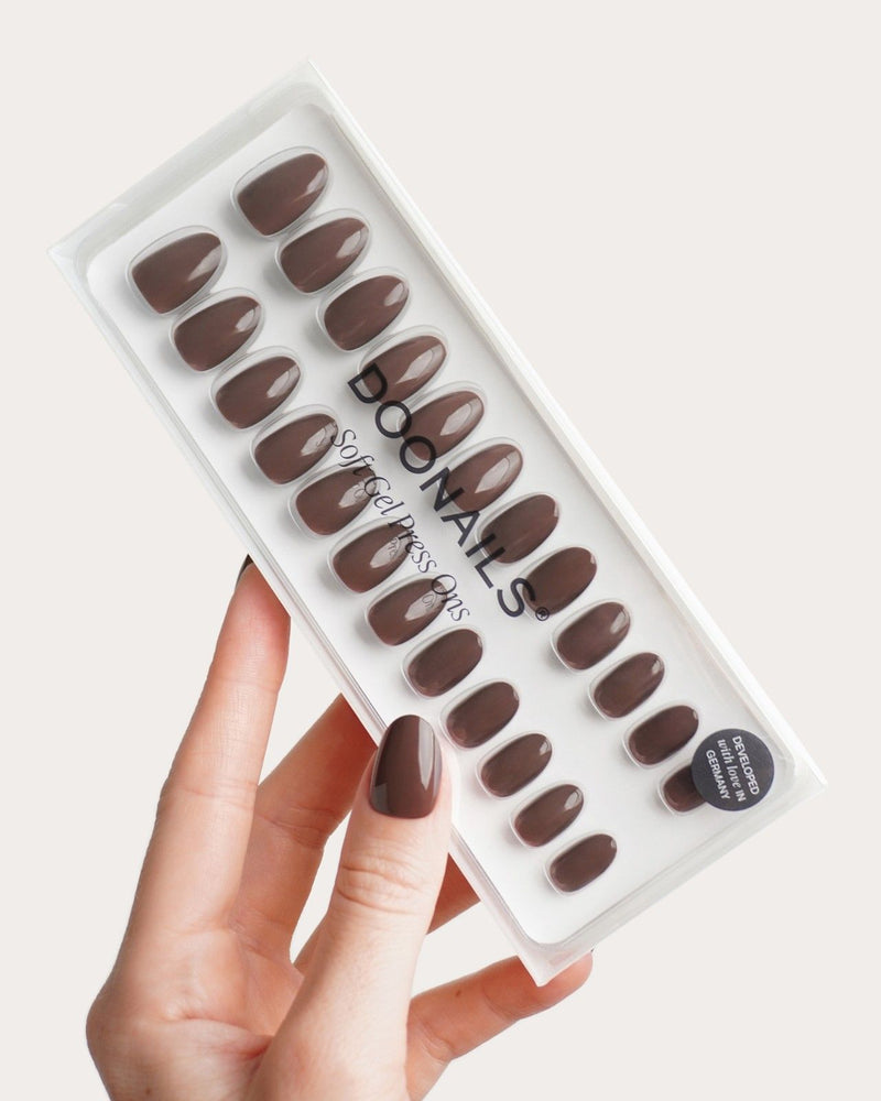 Cafe Noir Courte Arrondie Press On en Gel Souple