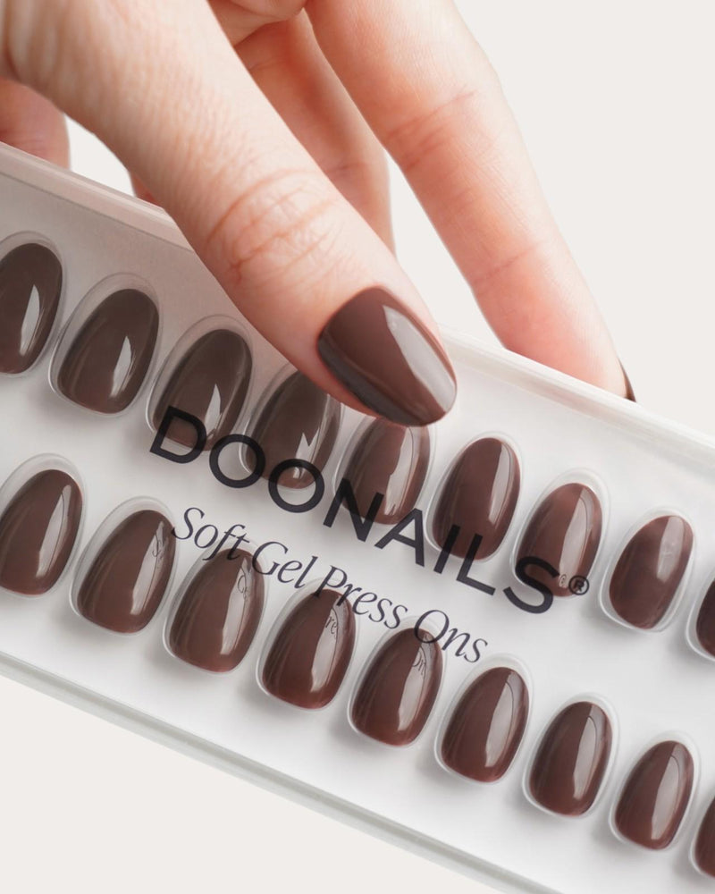 Cafe Noir Courte Arrondie Press On en Gel Souple