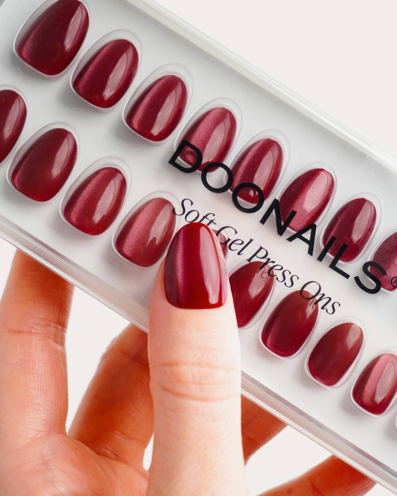 Press Ons en gel souple Glass Burgundy Cat Eye Courte Arrondie