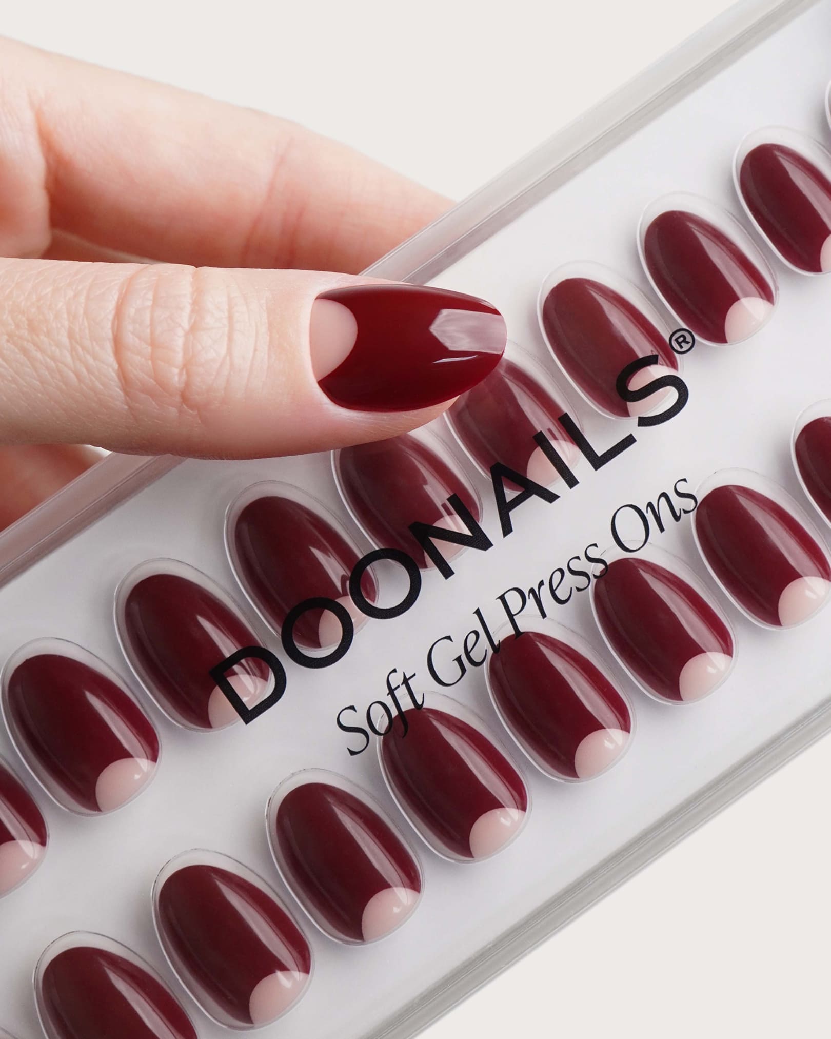 Mademoiselle Bordeaux Courte Arrondie Press On en Gel Souple