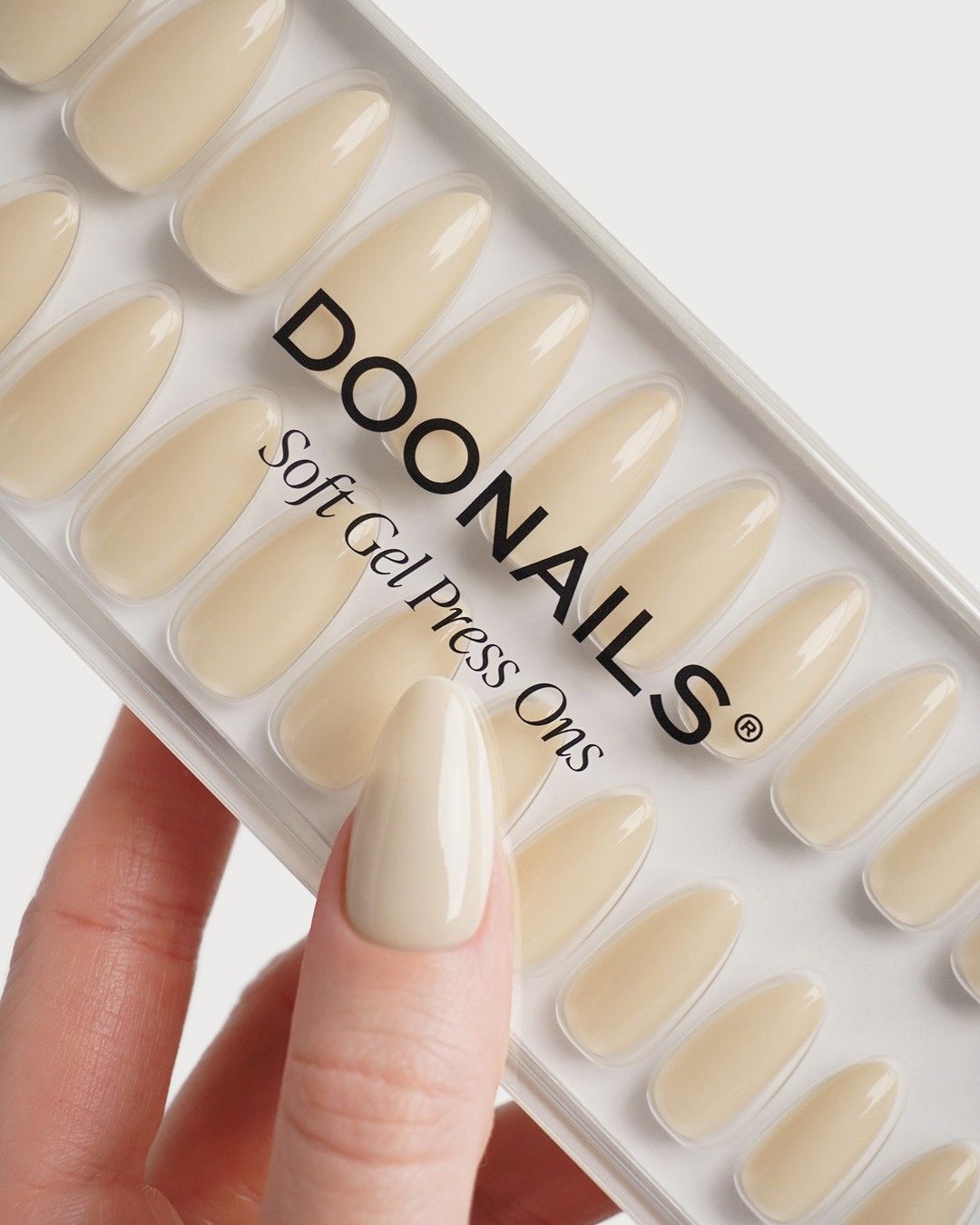 Vanilla Medium Almond Soft Gel Press Ons - France