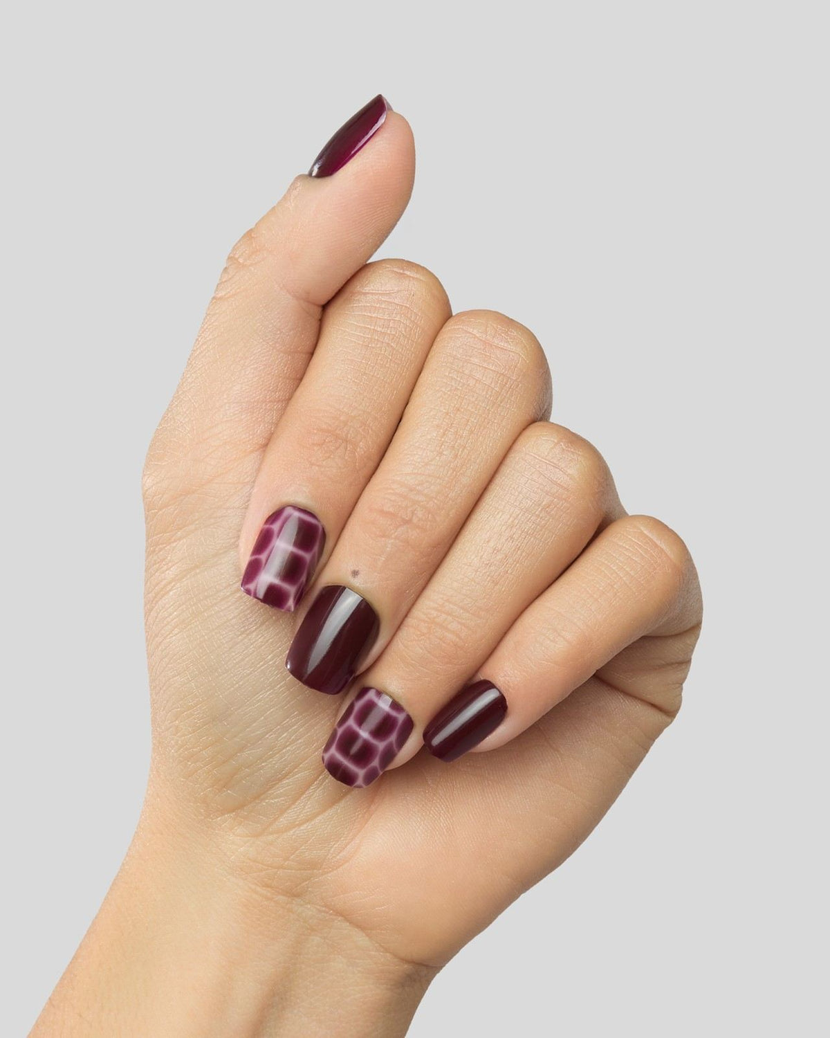 Édition Limitée Venomous Plum Courte Carré Press On en Gel Souple