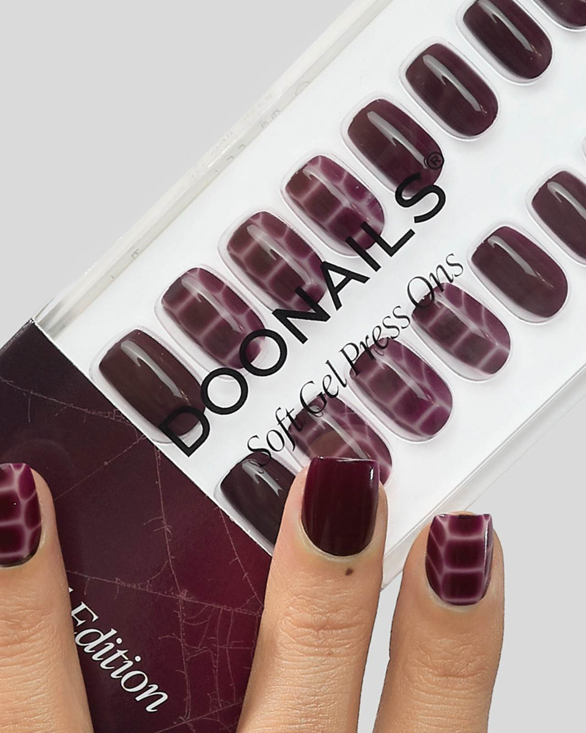 Édition Limitée Venomous Plum Courte Carré Press On en Gel Souple