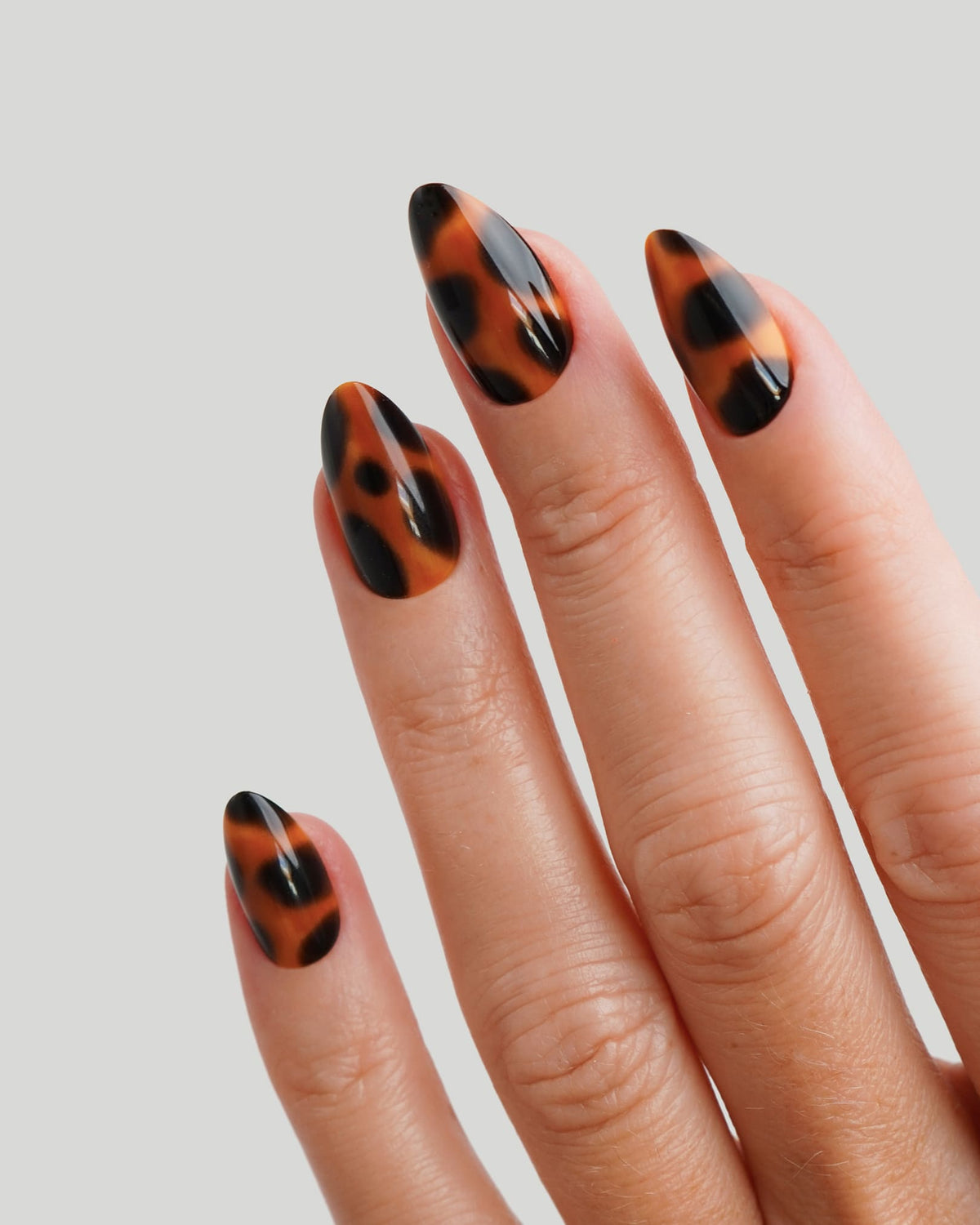Wild Heart Courte Amande Press On en Gel Souple