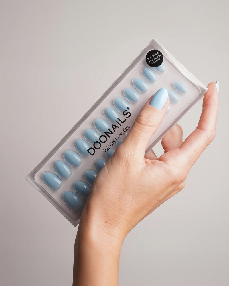 Press Ons en gel souple Baby Blue Courte Arrondie - Doonails France