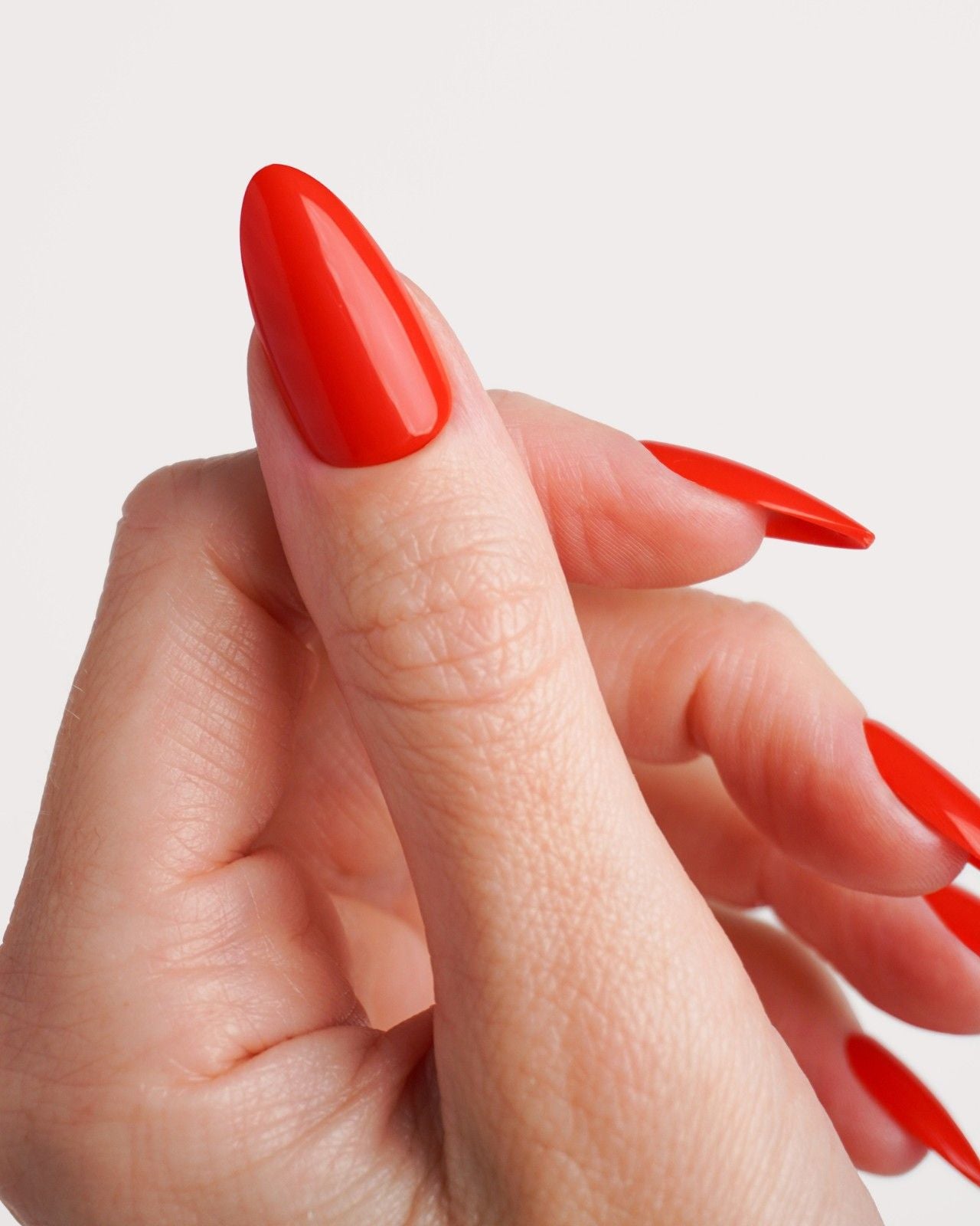 Press Ons en gel souple Rose Red Moyenne Amande - Doonails France
