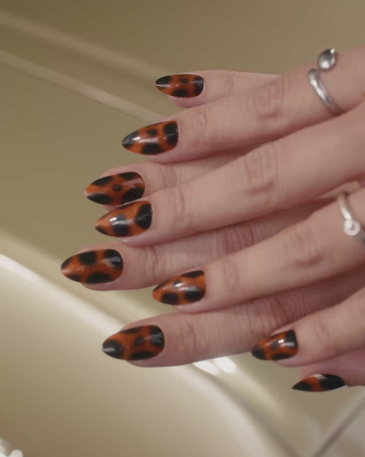Wild Heart Courte Amande Press On en Gel Souple