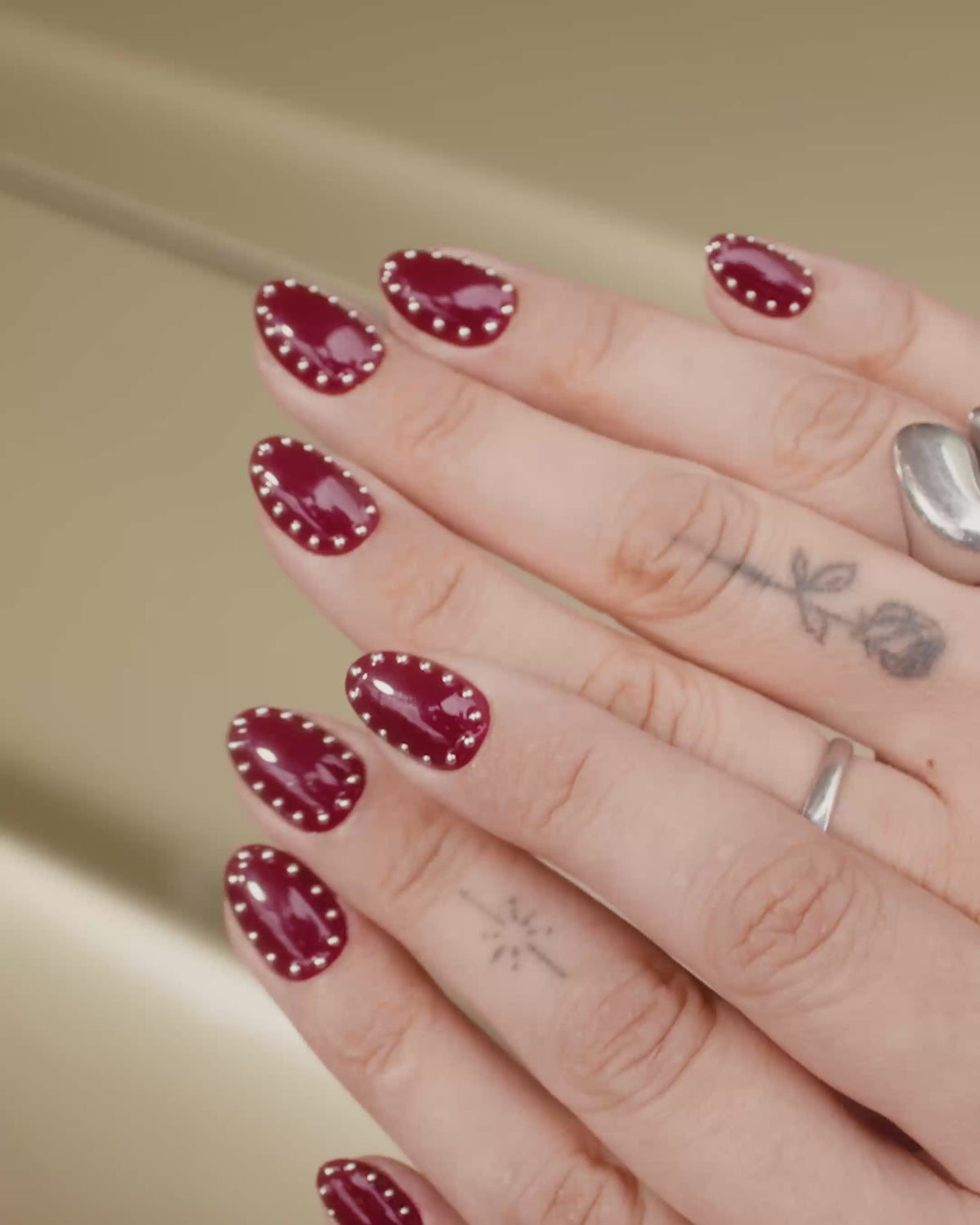Rock It Red Courte Arrondie Press On en Gel Souple