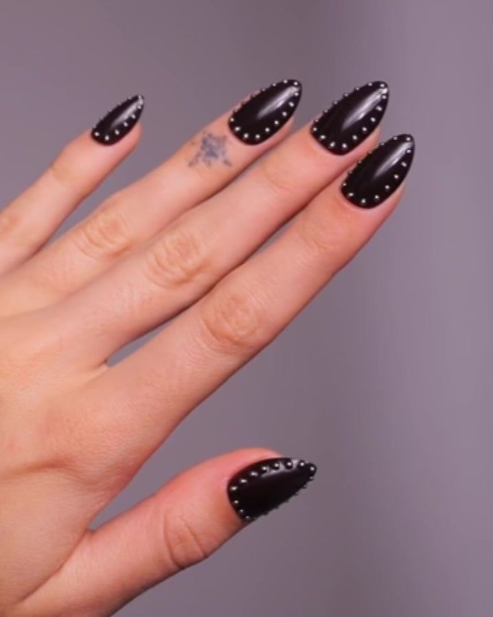 Édition Limitée Oxblood Studs Courte Amande Press On en Gel Souple
