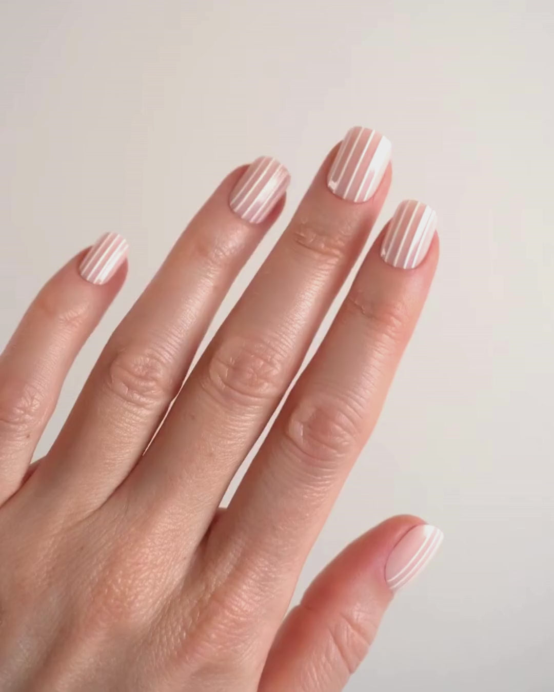 Édition Limitée Strawberry Stripes Extra Courte Carré Press On en Gel Souple